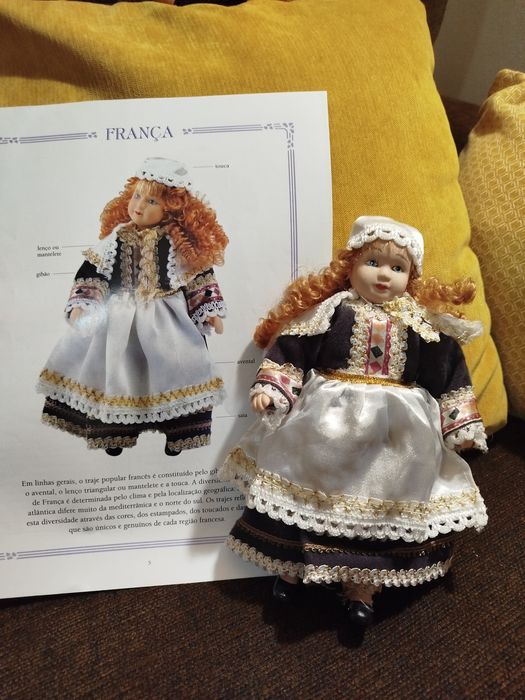 Bonecas em porcelana com 22cm de altura