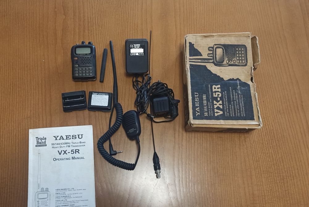 Vendo radio amador Yaesu VX5R