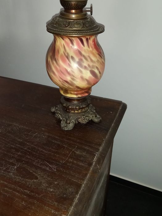 Candeeiro a petróleo séc.XIX em vidro coalhado e bronze