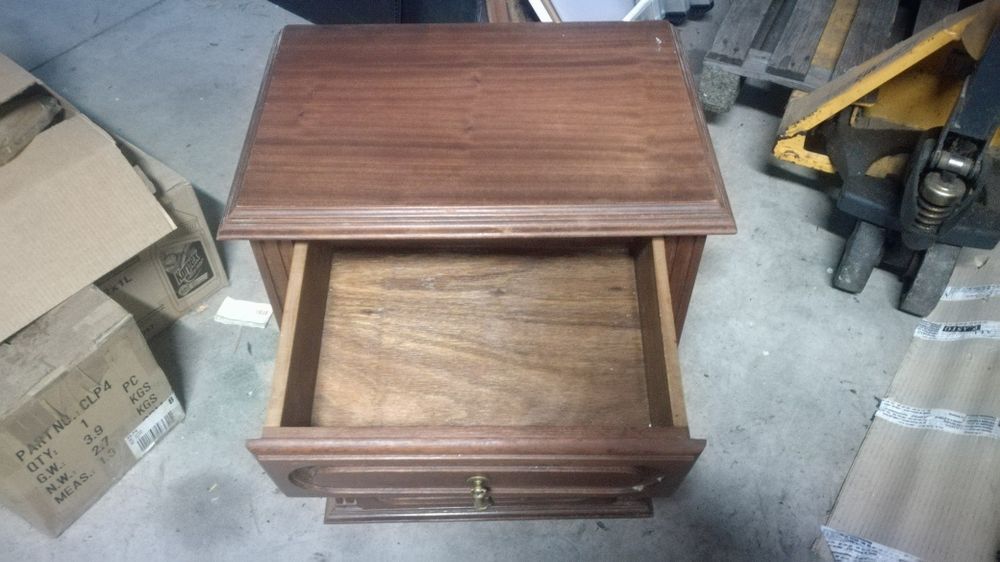 Mesinha cabeceira antiga