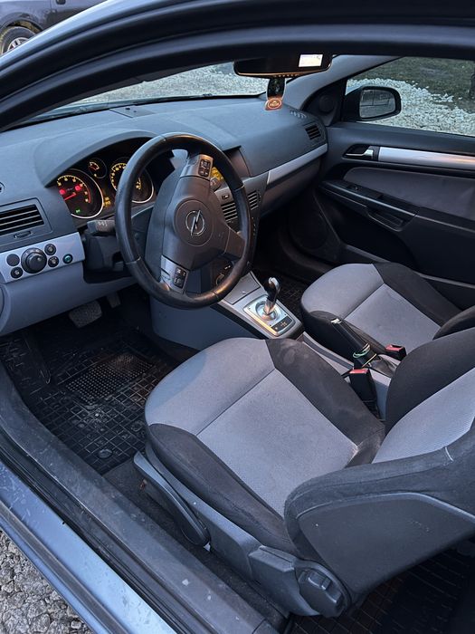 Продаж Опель Астра GTC