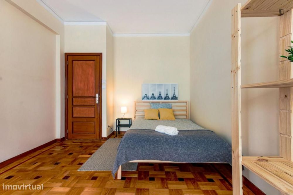 Quarto - localizado em Santo Ildefonso Porto