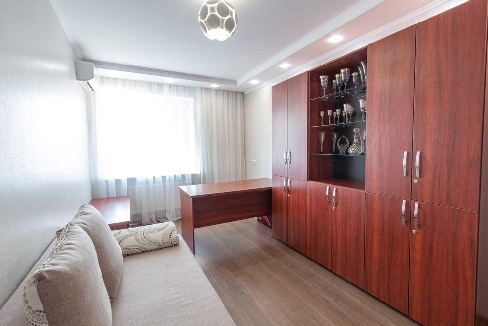 Продам дворівневу 3-кімнатну квартиру в ЖК Петрівський квартал. EN