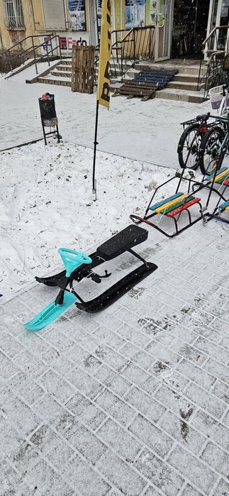 Санки металеві з ручкою і спинкою