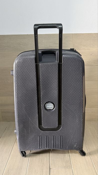 Mala grande de Viagem marca Delsey