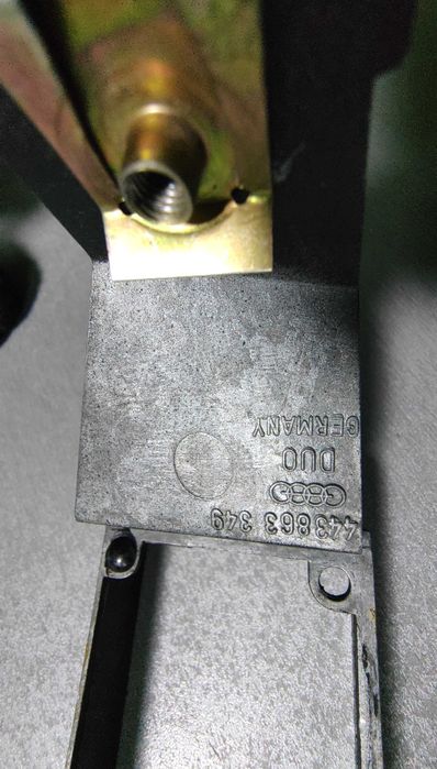 Рамка кнопок центральної консолі Audi 100 C3 / C4