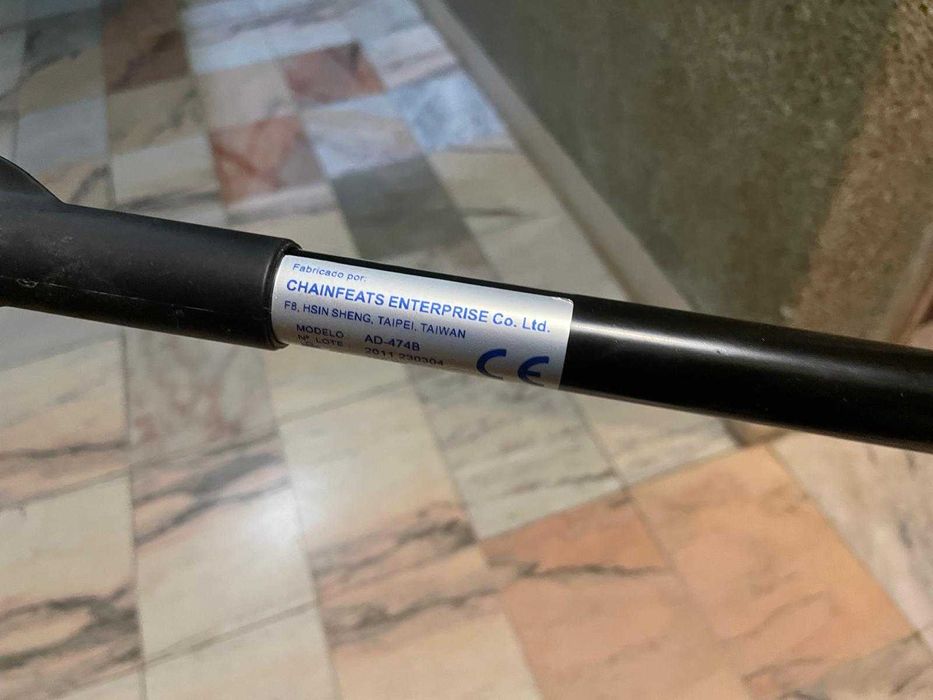 Bengala Quadripé em Alumínio de Base Estreita - Cor preta