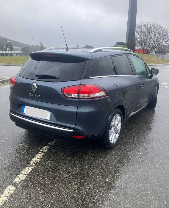 Renault Clio - Espaçosa e Económica