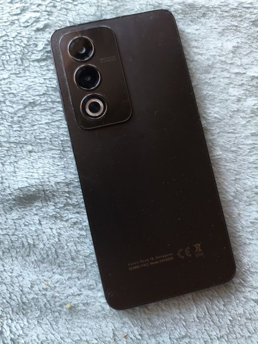 OPPO A80 5G usado como novo