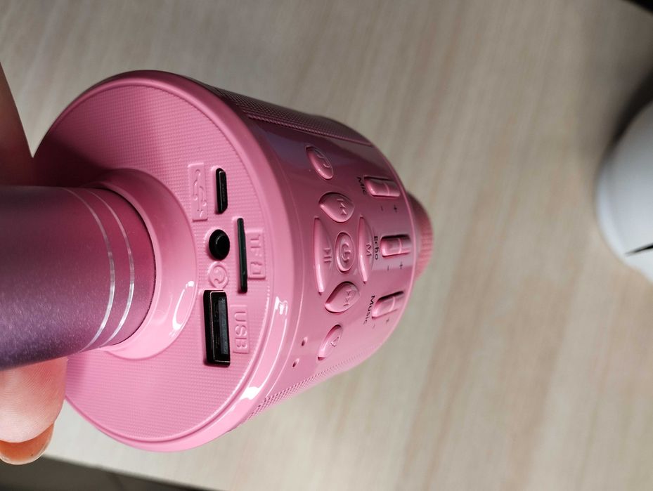 Bezprzewodowy mikrofon do karaoke Bluetooth firmy BONAOK.