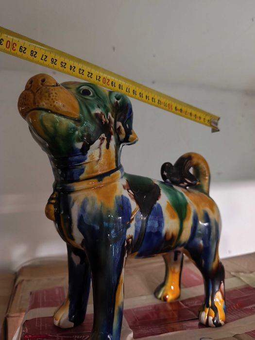 Cão em loiça para decoração