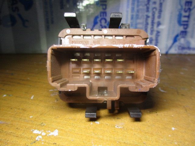 Comando / botão / interruptor vidros frente esquerdo RENAULT Megane II