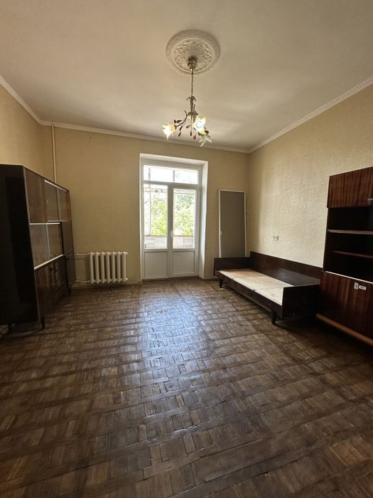 Продам 3х комнатную квартиру "сталинка" ул. Пушкинская, район старого ЖД вокзала