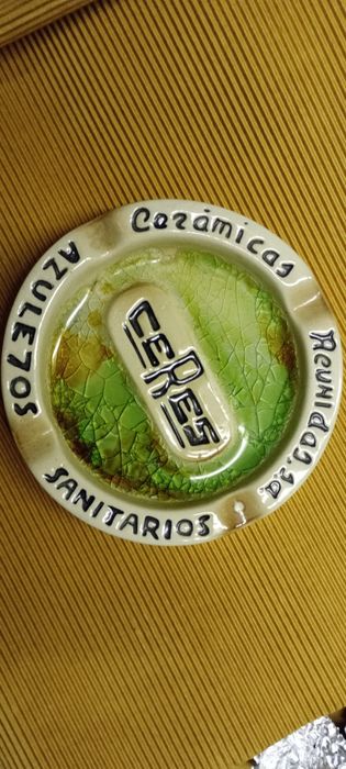 Cinzeiro em cerâmica CERES antigo