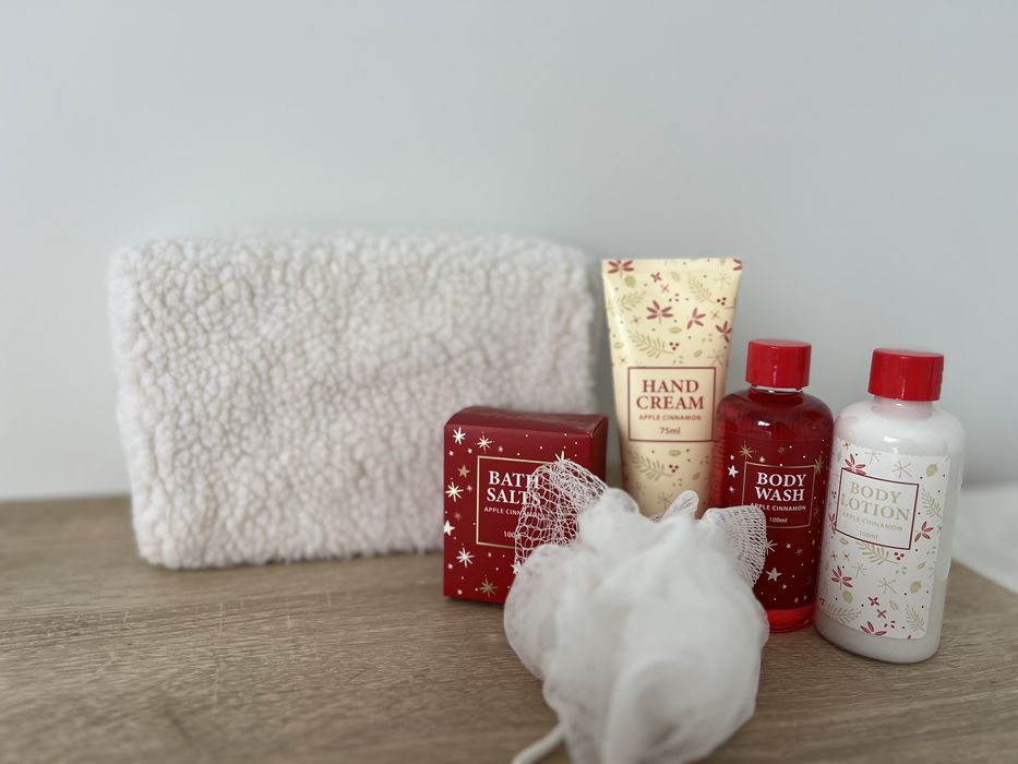 Подарунковий спа набір з трендовою тедді косметичкою