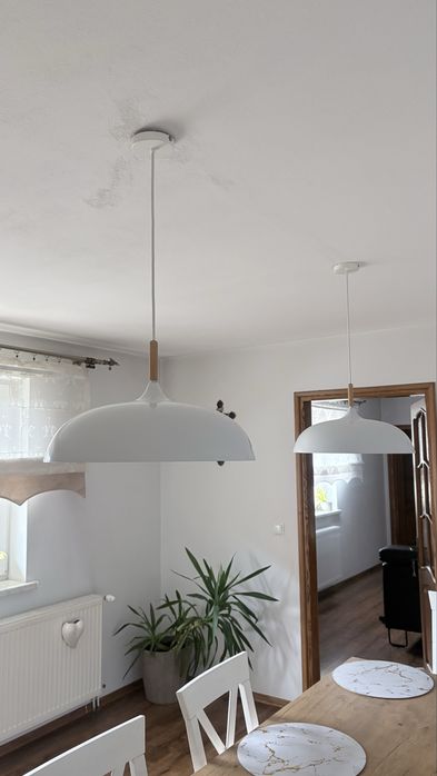 Lampy wiszące z regulacją biało złoto