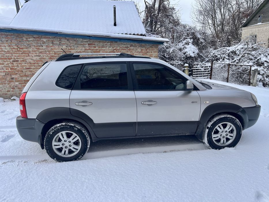 HYUNDAI Tucson 4*4. 2.0бензин! 2006год.