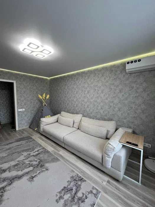 Продам квартиру Бульвар Слави