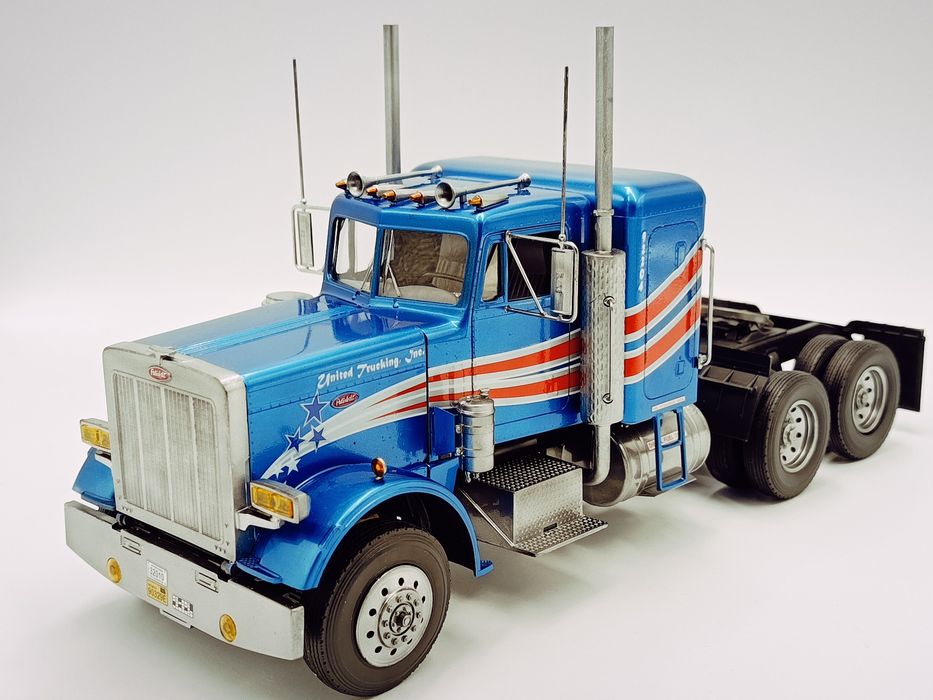 Model Ciężarówki Peterbilt 359 1:25 Revell