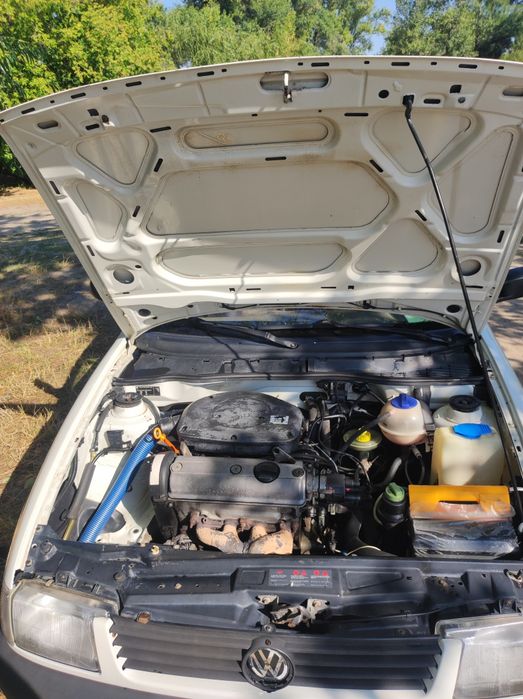 Volkswagen Caddy 2 1,4 бензин 1500$