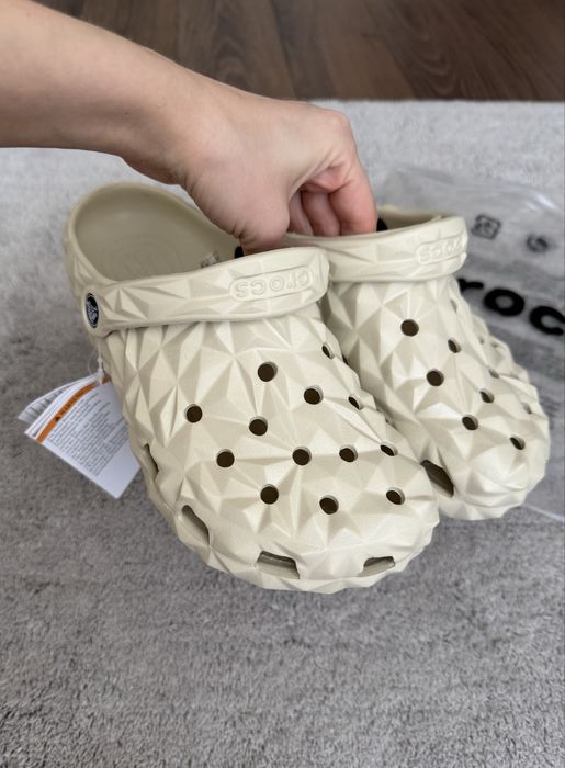 Crocs M6W8 24,5 см Classic Geometric Clog М6 38  білі чорні бежеві