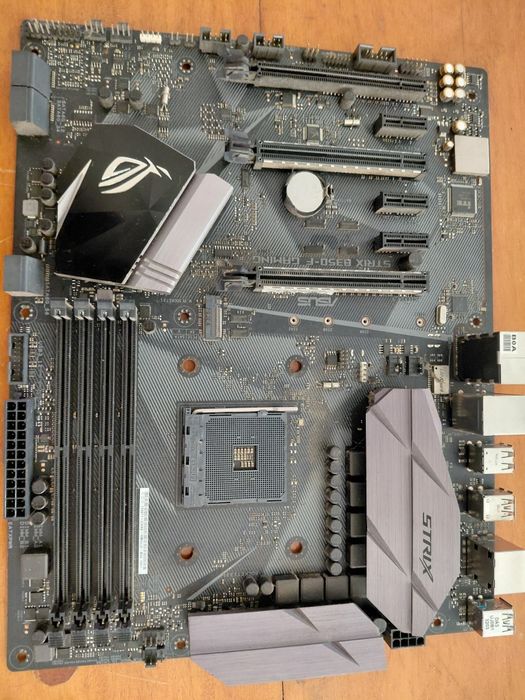 Motherboard ASUS ROG Strix B350-F Gaming (AM4 / DDR4)