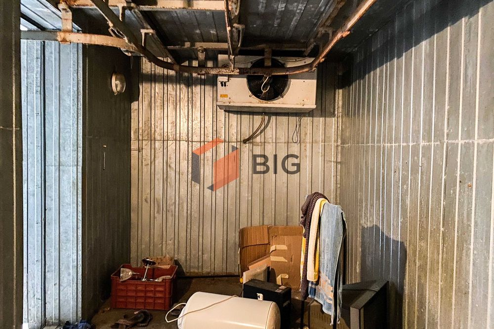 Продається цегляна будівля з повною інфраструктурою