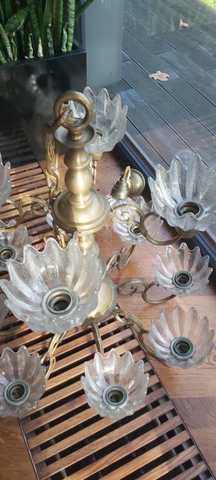 Żyrandol mosiężny ,przeźroczyste szklo
