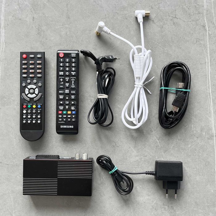 Telewizor Samsung 32" + Dekoder DVB-T2/HEVC + Kable | Pełny Zestaw