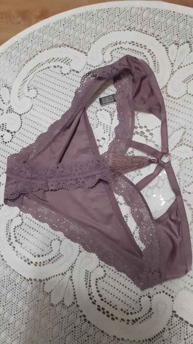 "Victoria's Secret", damskie fantazyjne stringi, rozm. L
