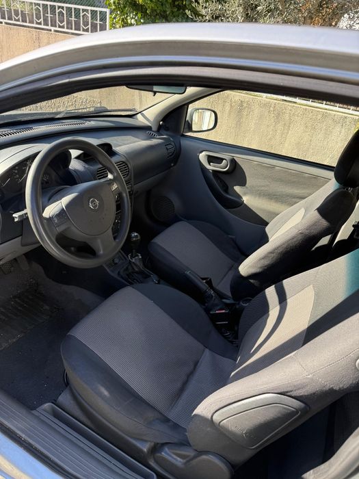 Opel Corsa 3 portas - mecânica em bom estado