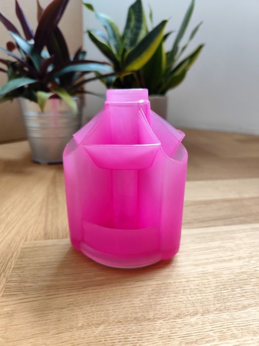 Różowy organizer, piórnik na biurko