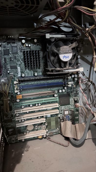 Старий Сервер PrimeServer Start 700 (Pentium 4)