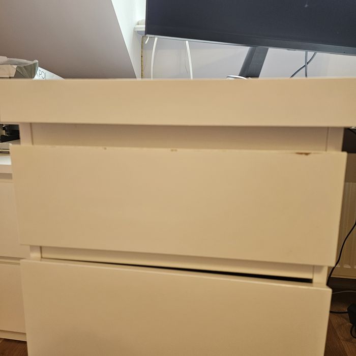 Białe biurko IKEA MALM z szufladą i szafką