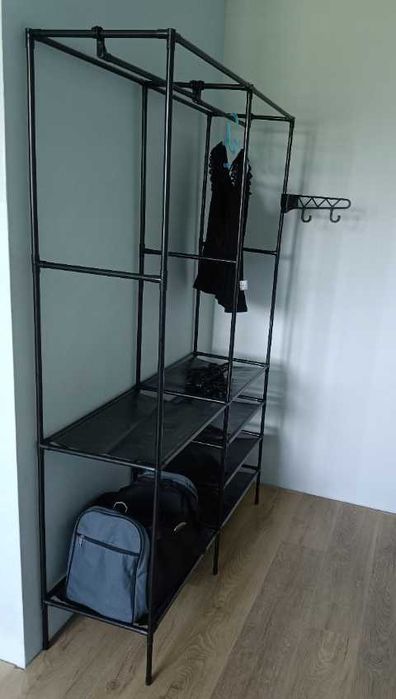 Wieszak stojący podwójny metalowy na ubrania garderoba