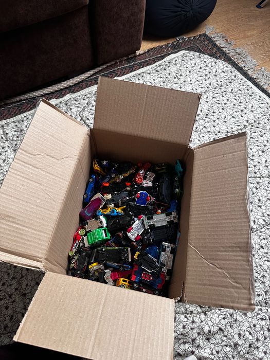 Zestaw resoraków Hot Wheels - 134 sztuki