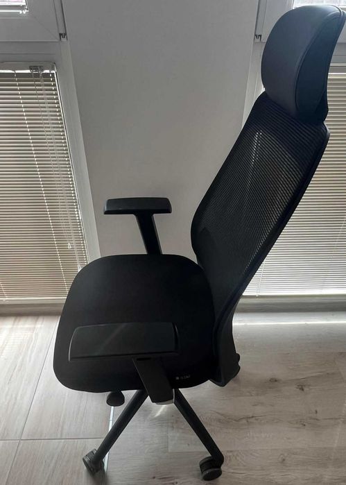 Fotel biurowy Shine EFG 100B