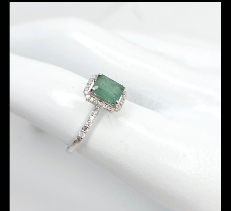 Pierścionek 14 karatowe białe złoto 1.44 ct szmaragd i diament