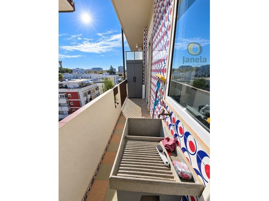 T2 com Boa localização, perto do Mercado, com grande varanda e vist...