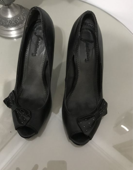 Sapatos pretos laço