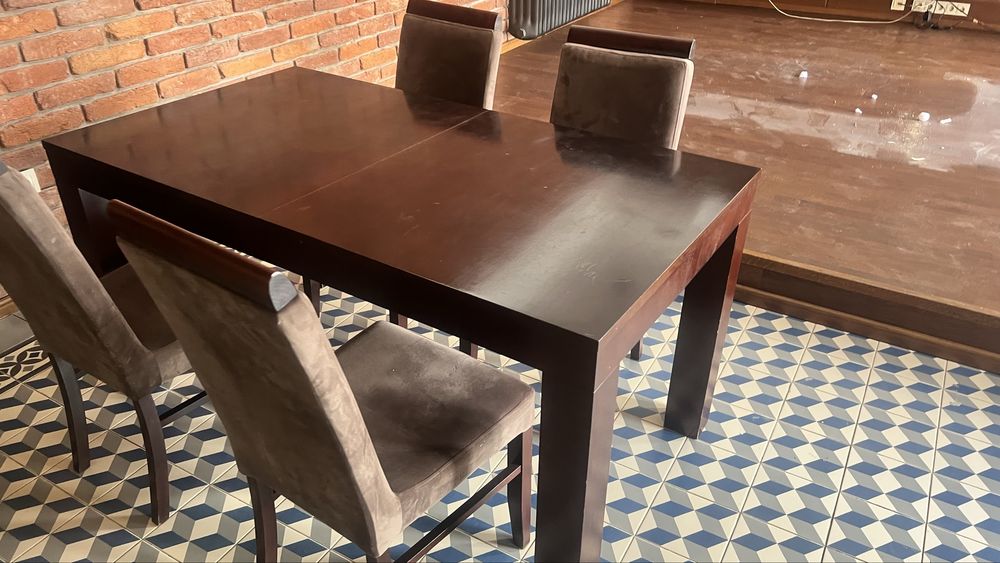 Стіл обідній деревяний