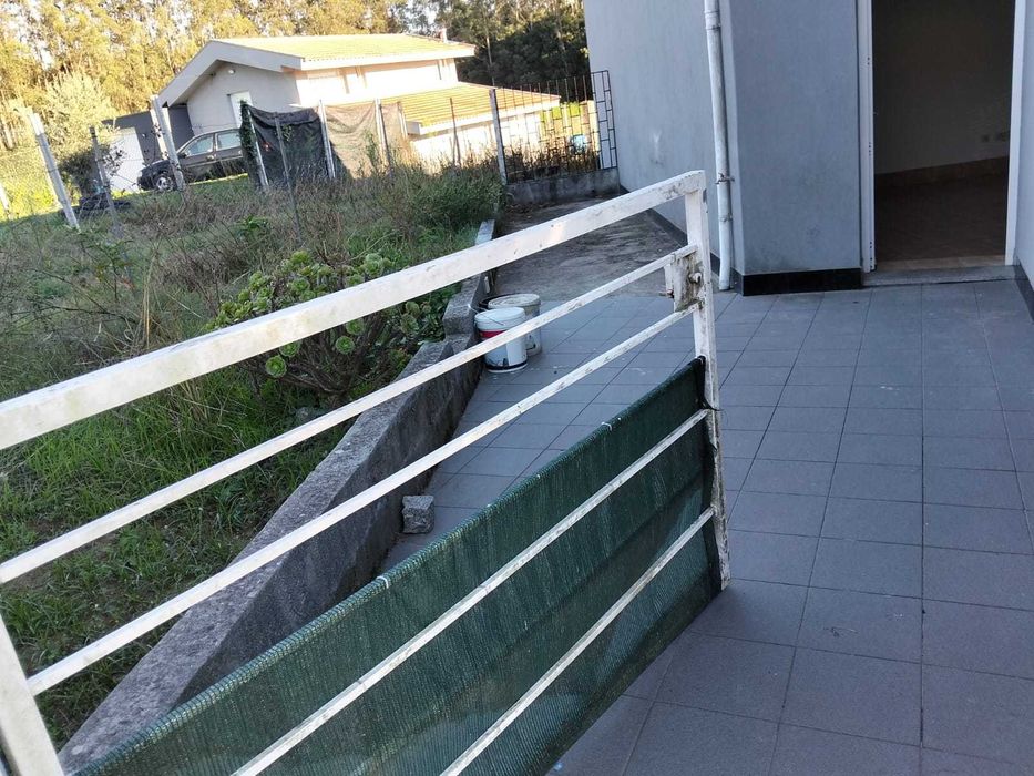 Moradia T4 - garagem e jardim