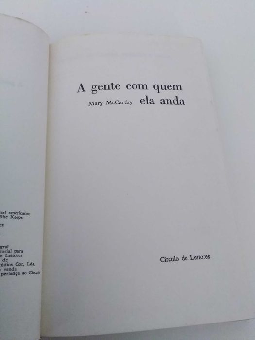 A Gente com quem ela anda por Mary McCarthy
