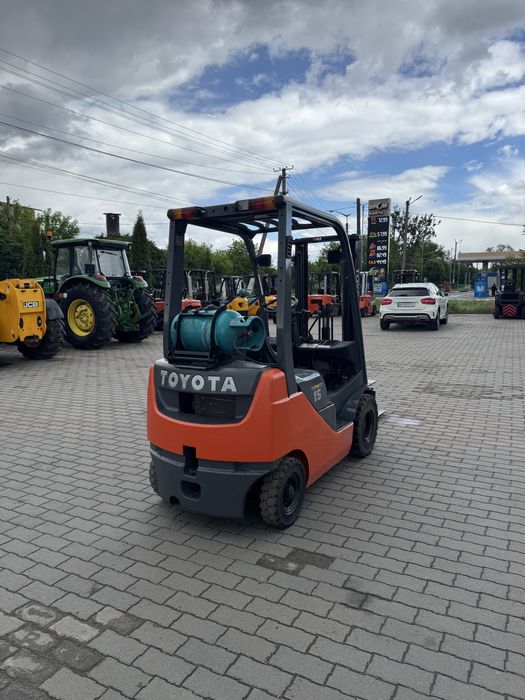 Навантажувач TOYOTA 02-8FG15