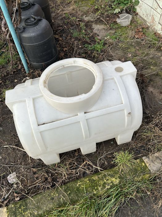 В наявності акваріуми 6 шт,біо фільтр 2 шт,емність