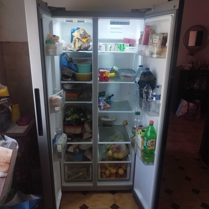 Frigorífico Americano Hisense como novo