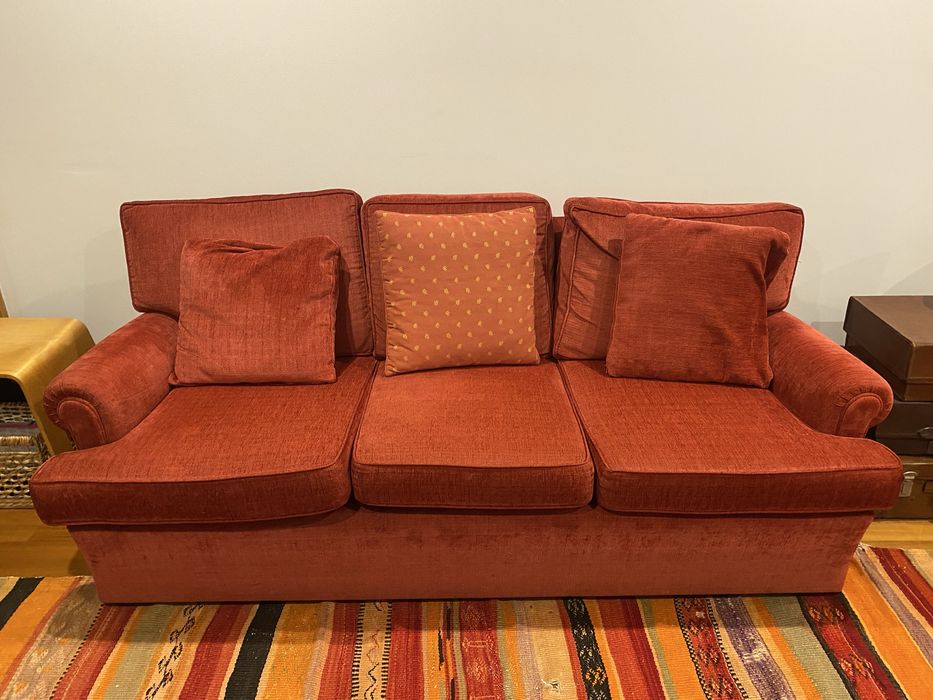 Conjunto: sofá + 2 poltronas + pousa pés.