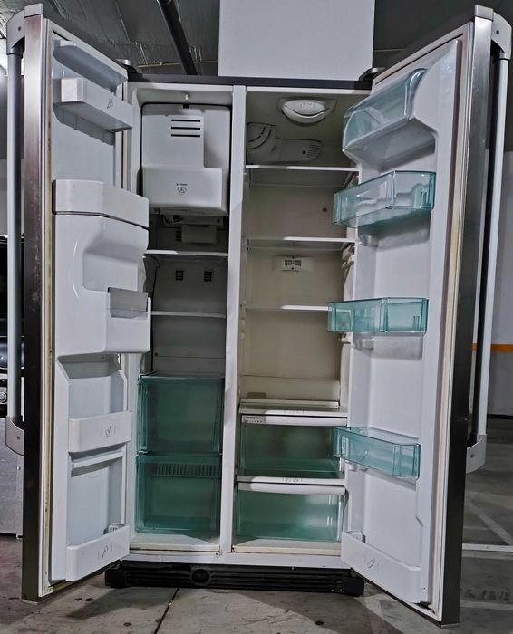 Frigorifico "AMERICANO" (Side By Side) - ARISTON
