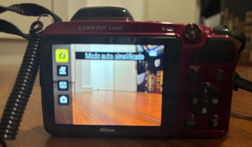 Câmara Nikon Coolpix L810 (Vermelha) + Bolsa Vanguard + Pilhas Recarregáveis (Excelente Estado)