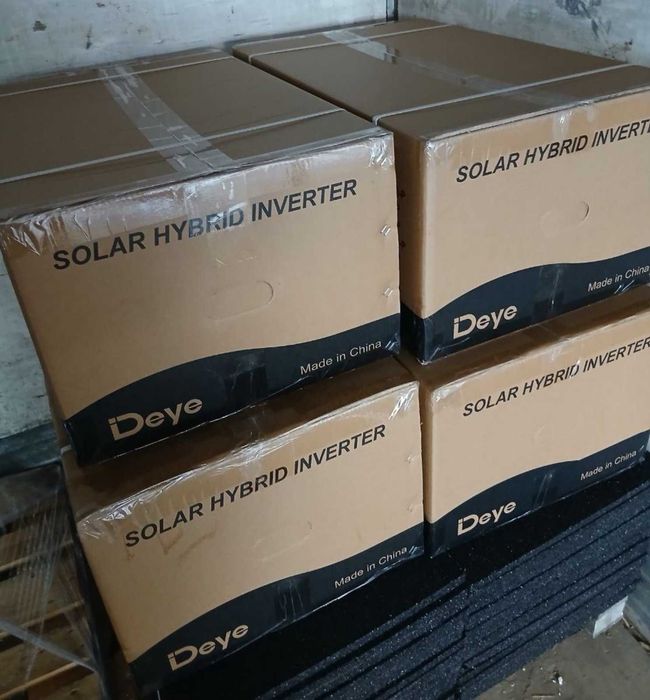 Інвертори,  акумулятори, сонячні панелі.